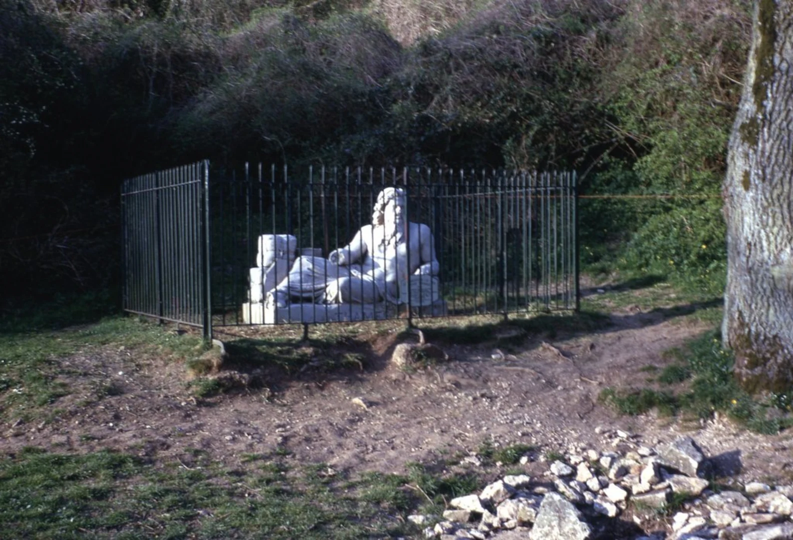 An image depicting the trail Source of the Thames and its surrounding area.