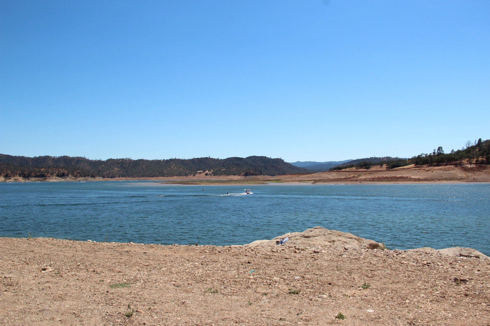 An image depicting the trail Nacimiento Lake Shore Walk and its surrounding area.