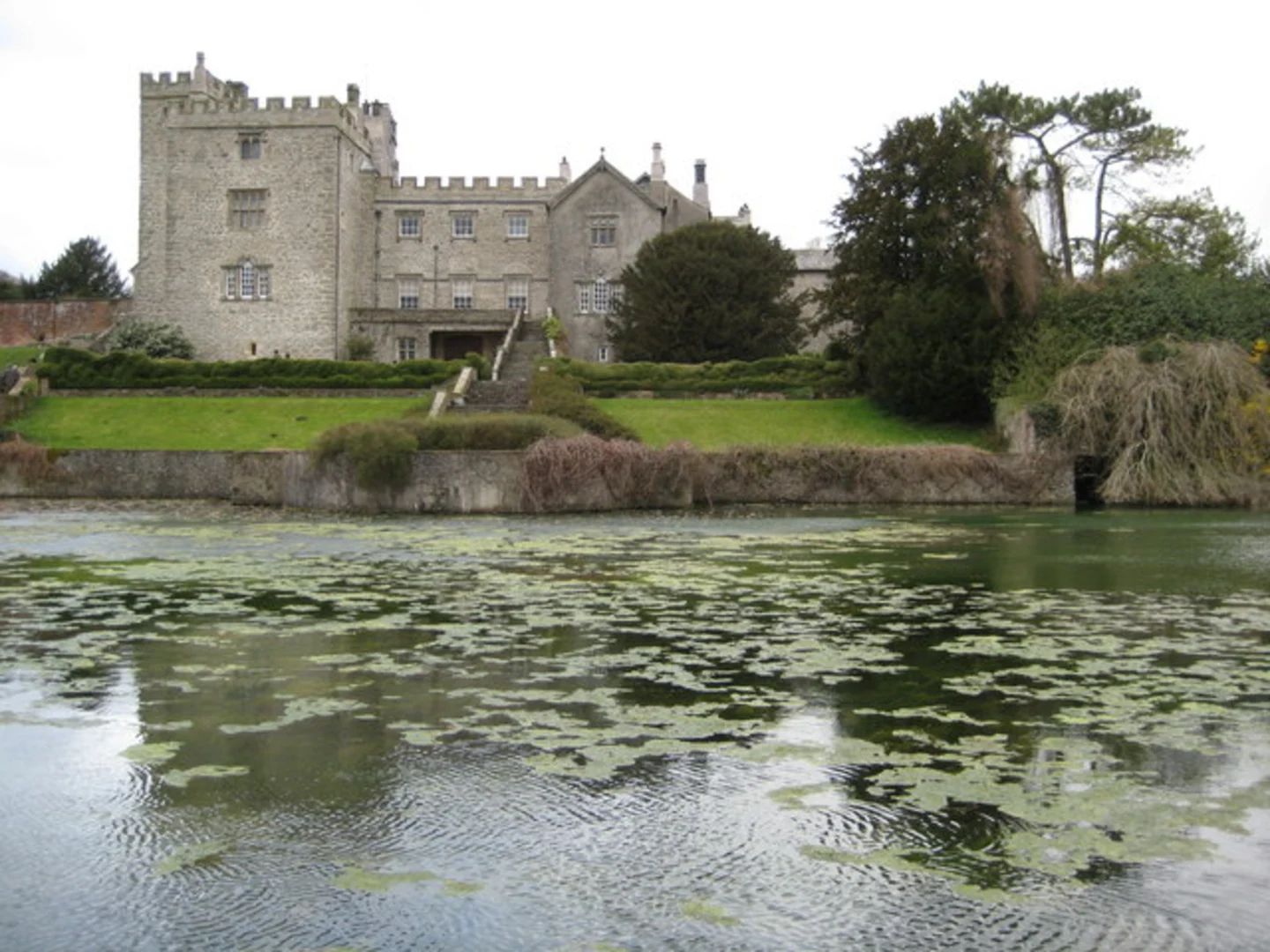 An image depicting the trail Kendal to Sizergh Castle Walk and its surrounding area.