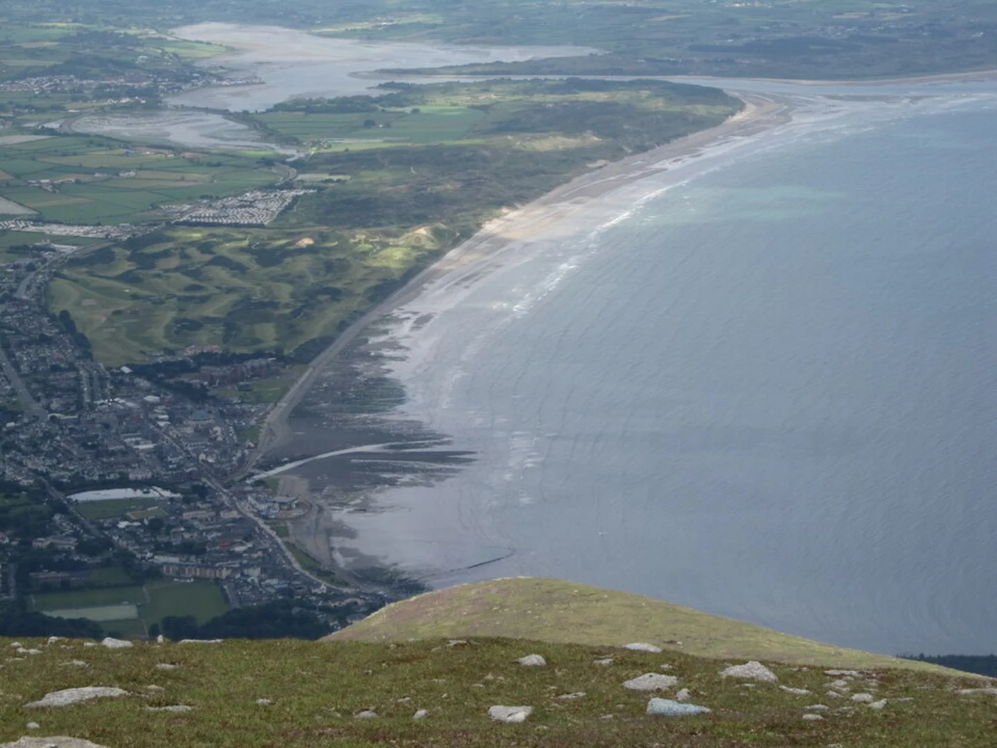 An image depicting the trail Murlough Bay Loop and its surrounding area.