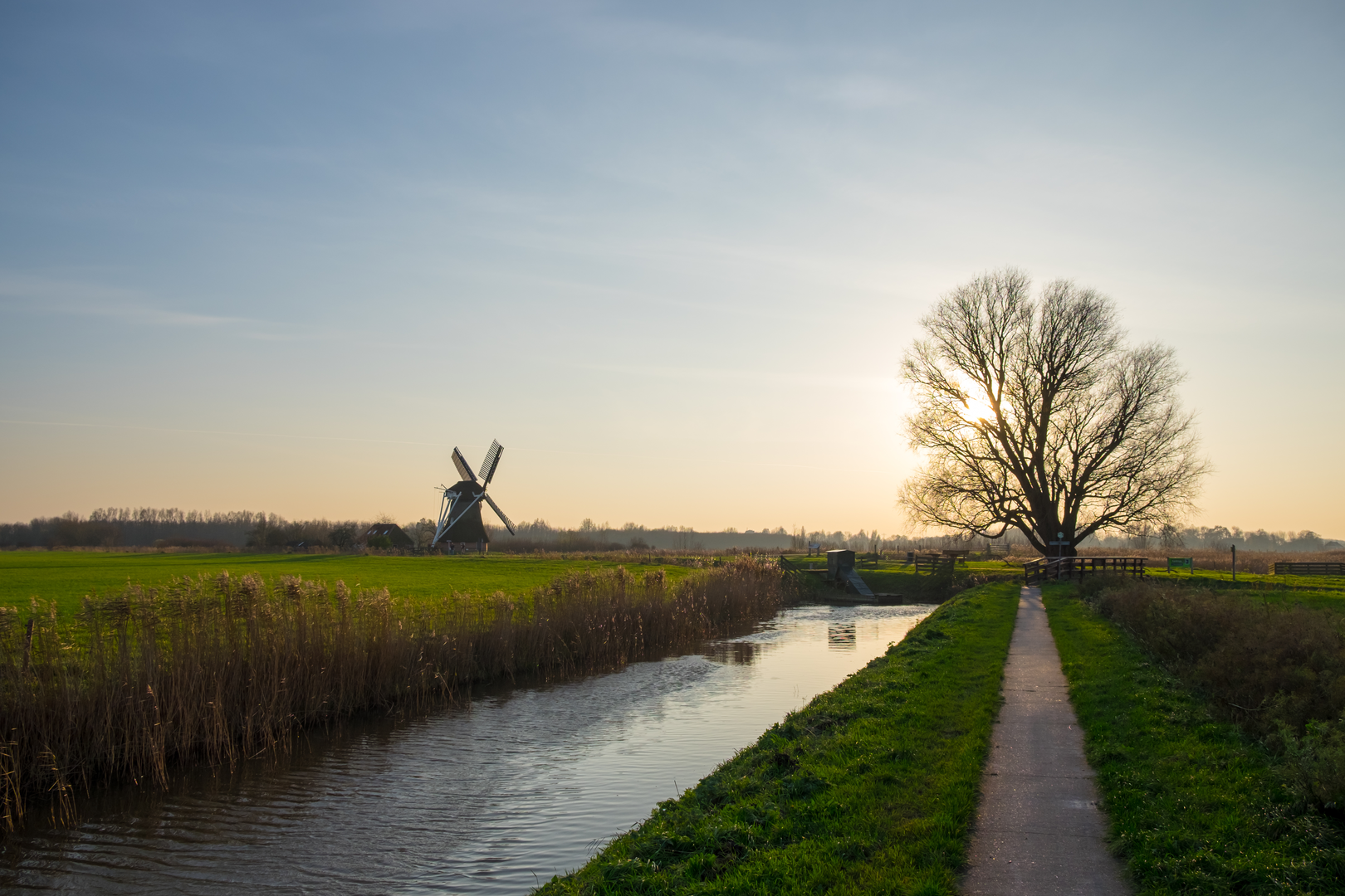 An image depicting the trail Garmerwolde to Sportcentrum Kardinge via Stads Weg and Garsthuizermaar and its surrounding area.