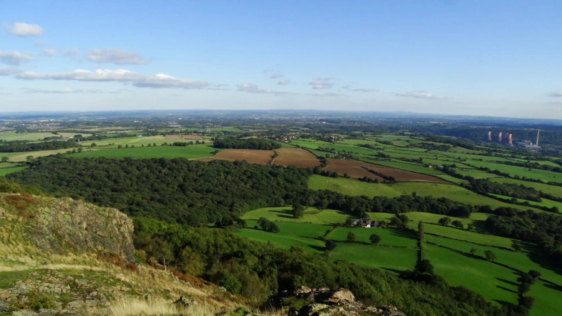 An image depicting the trail The Wrekin Loop and its surrounding area.