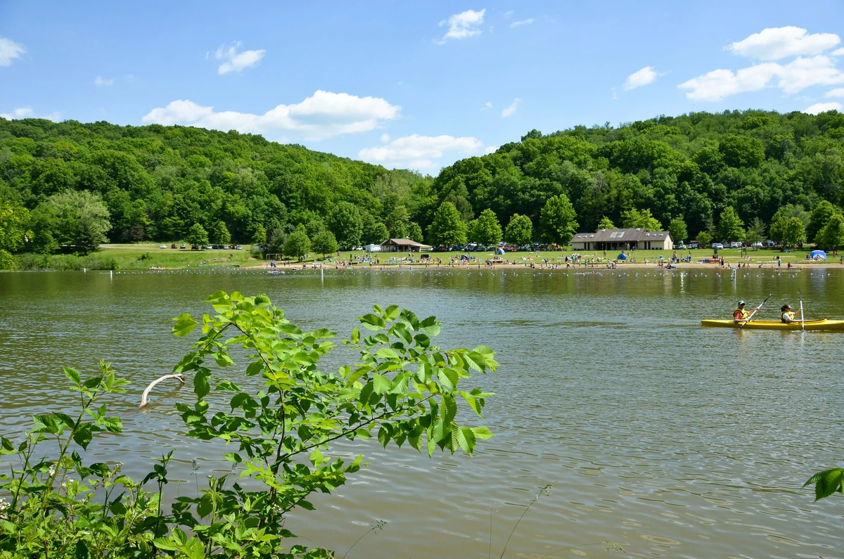 Raccoon State Park's Lake on Traverse Run Loop