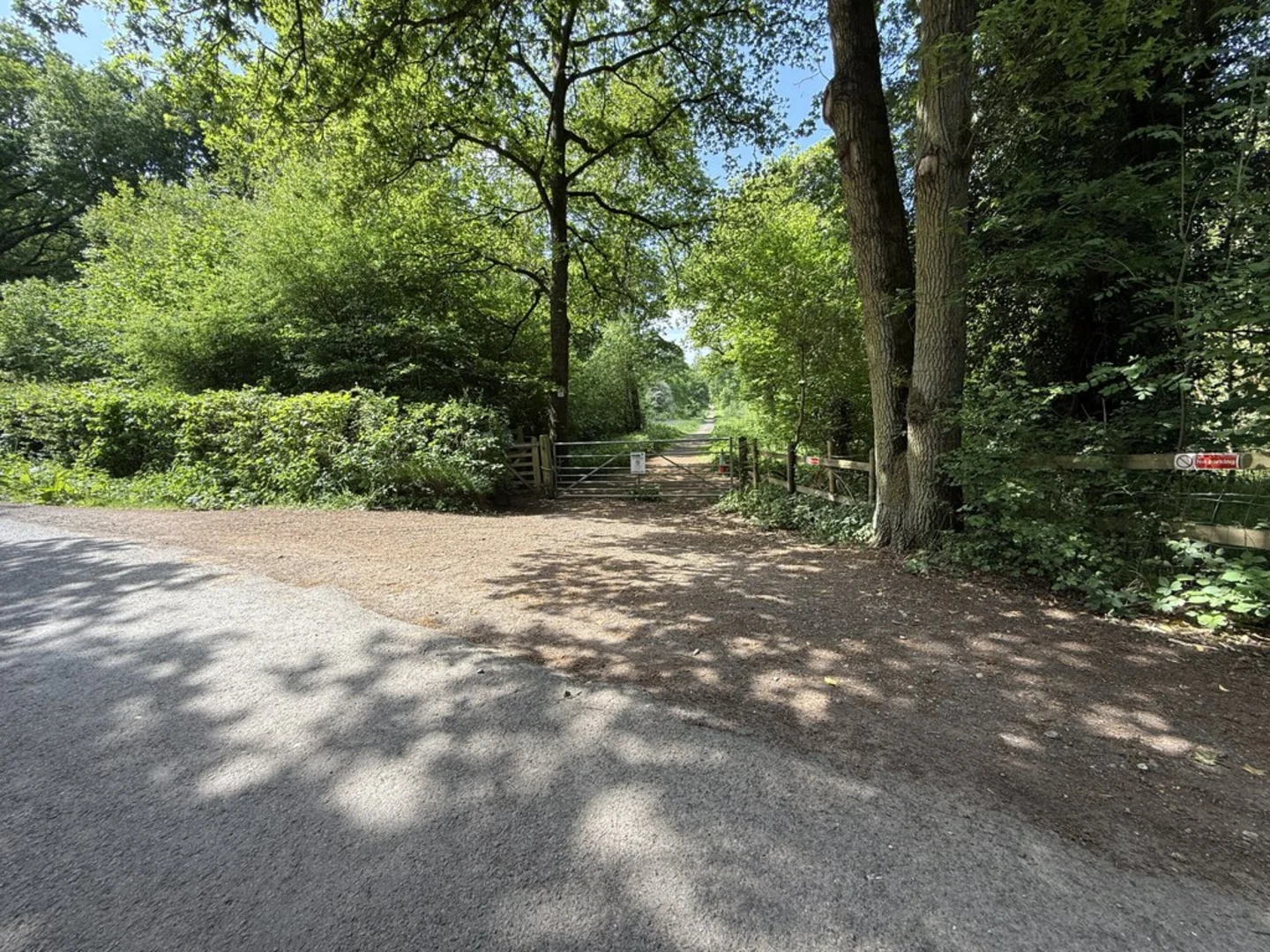 An image depicting the trail Chaddesley Corbett and Chaddesley Wood Loop and its surrounding area.