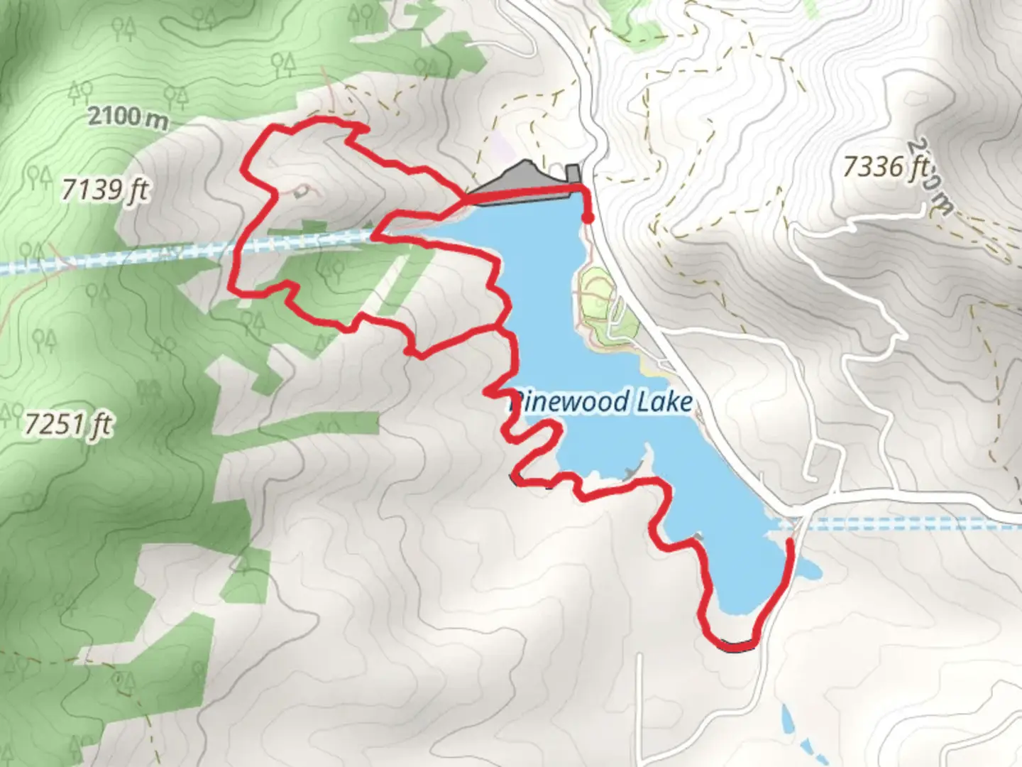 An image depicting the trail Pinewood Lake West Shore Loop and its surrounding area.