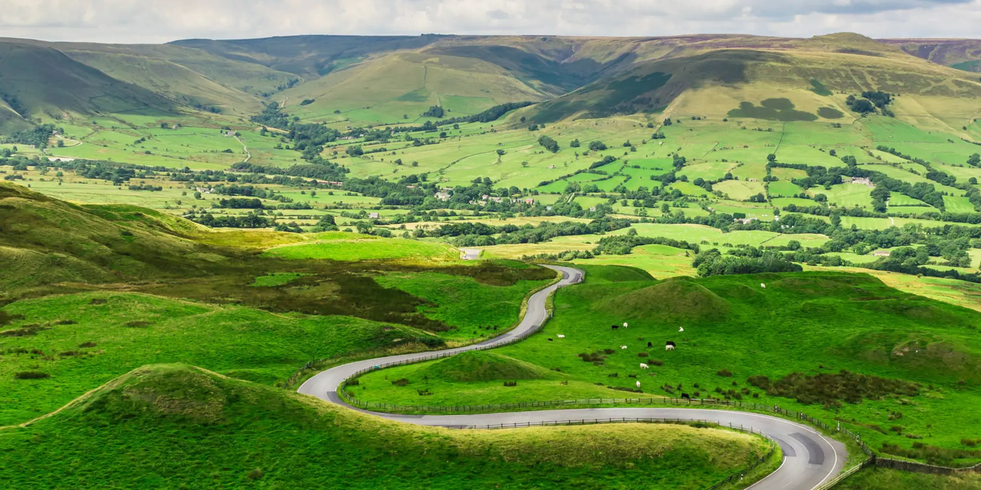An image depicting the trail Kinder - Edale and Castleton Ridge from Hope and its surrounding area.