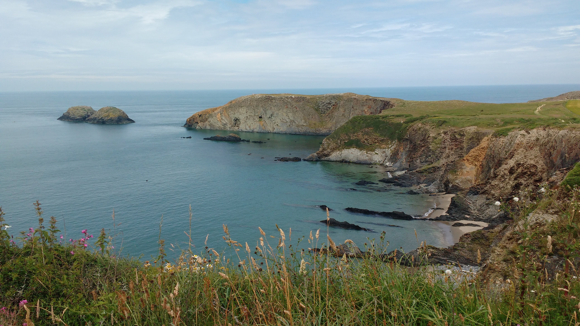 An image depicting the trail Abereiddi - Pwll - Caerog and its surrounding area.