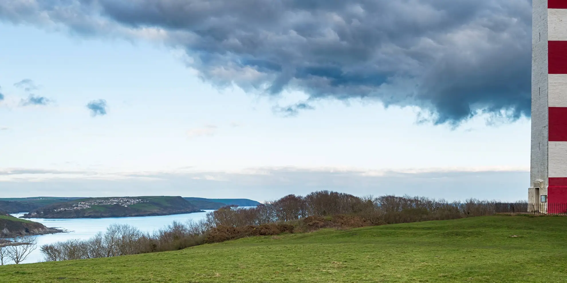 An image depicting the trail Gribbin Head Walk and its surrounding area.