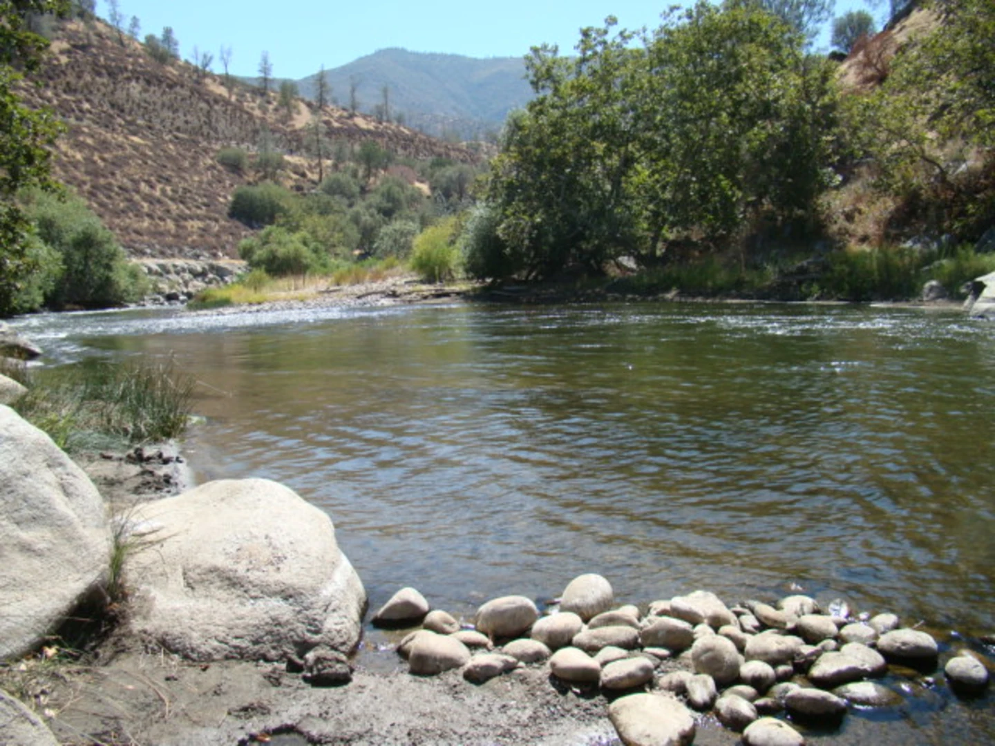 An image depicting the trail Forks of the Kern Trail and its surrounding area.