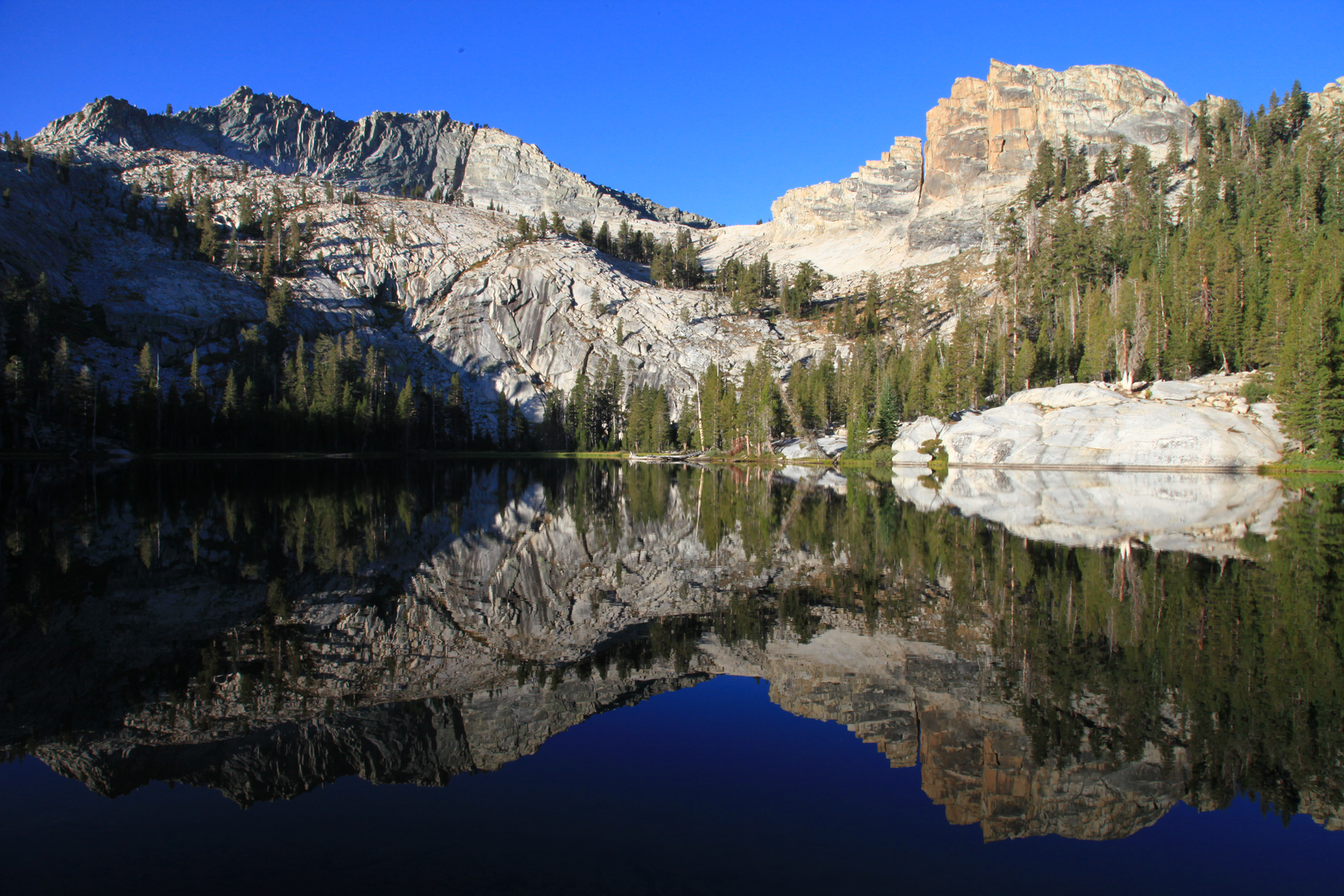 An image depicting the trail Lost Lake via Belle Canyon and Sugarloaf Entrance Trail and its surrounding area.