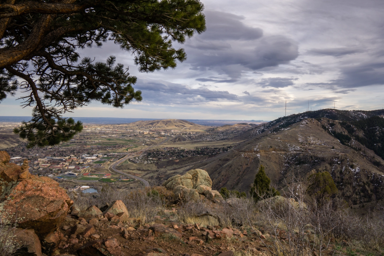 An image depicting the trail Lookout Mountain Trail and its surrounding area.
