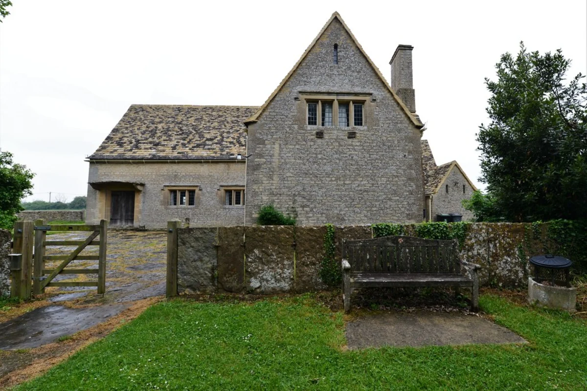 Kelmscott Manor Park and Garden Loop