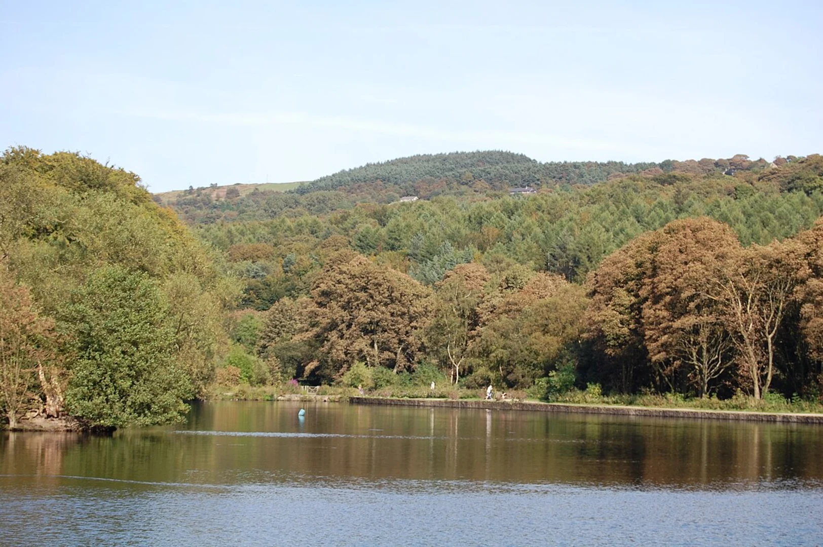 An image depicting the trail Etherow Country Park-Lake and Ernocroft Wood Loop and its surrounding area.