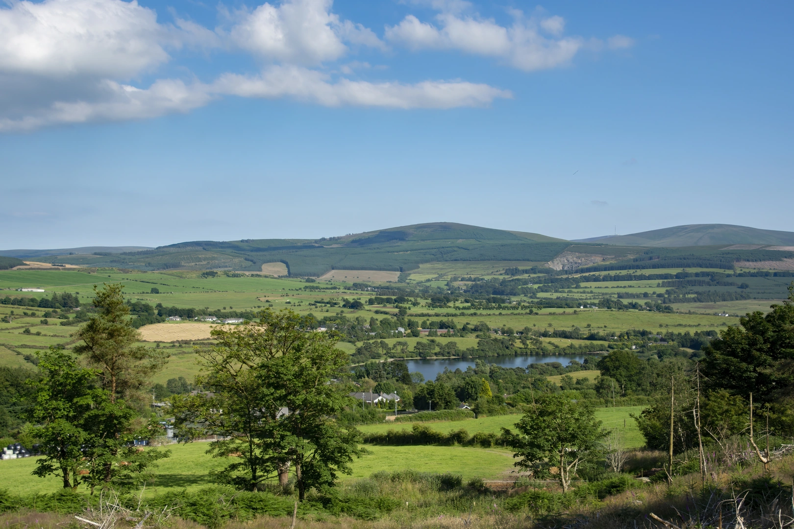 An image depicting the trail Slievethoul Lugg Walk and its surrounding area.