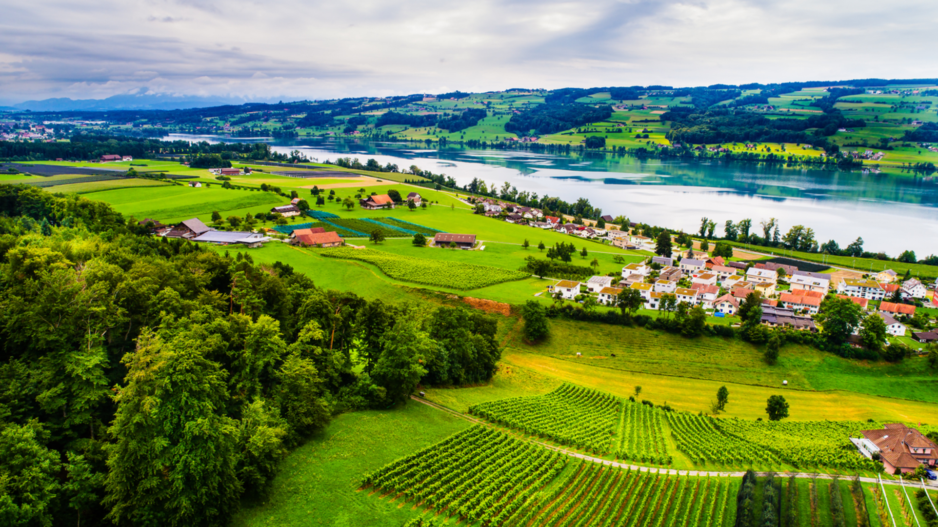 An image depicting the trail Gelfingen, Schloss Heidegg - Hitzkirch, Wanderung - Orte der Kraft and its surrounding area.