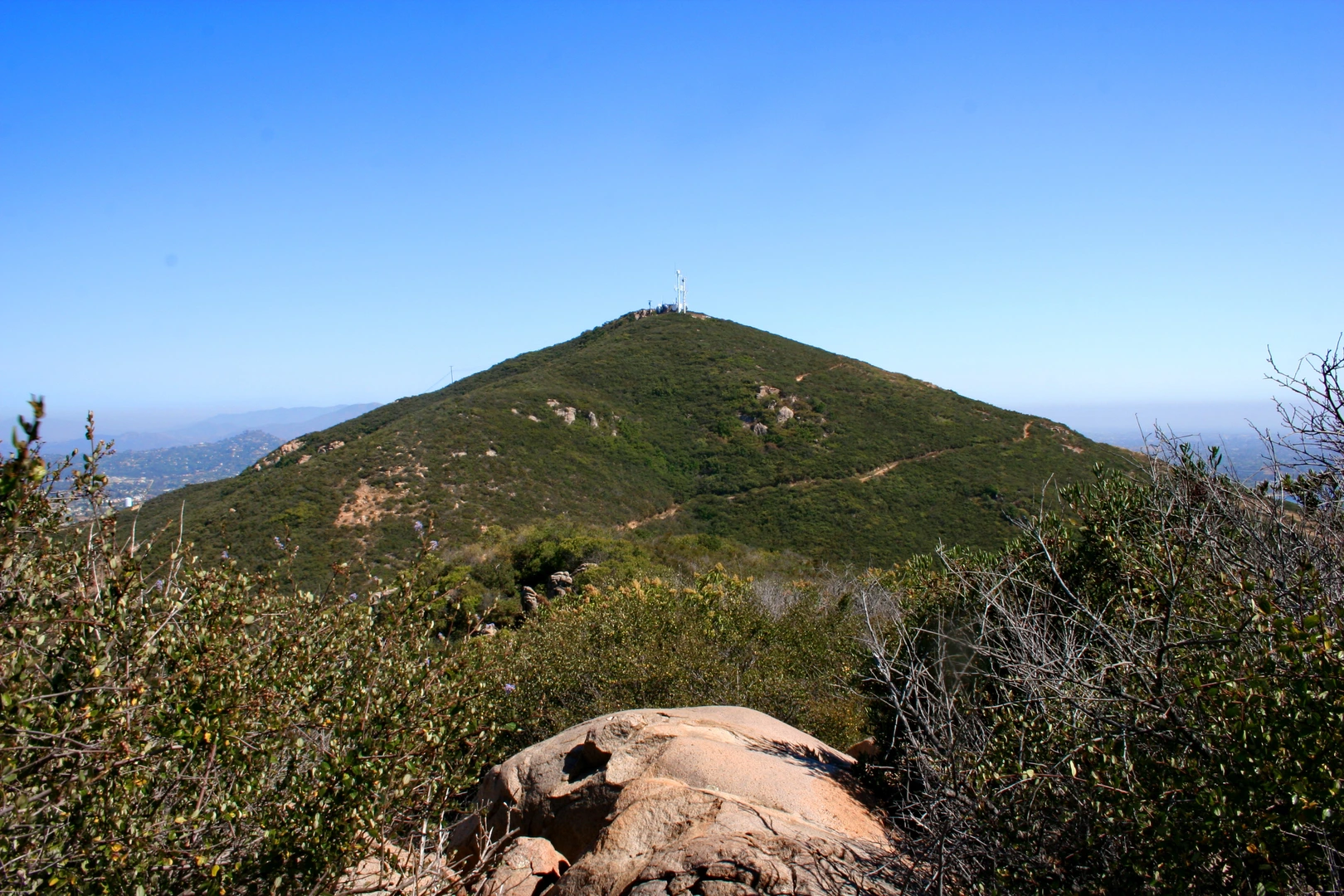 An image depicting the trail Pyles Peak via Cowles Service Road and its surrounding area.