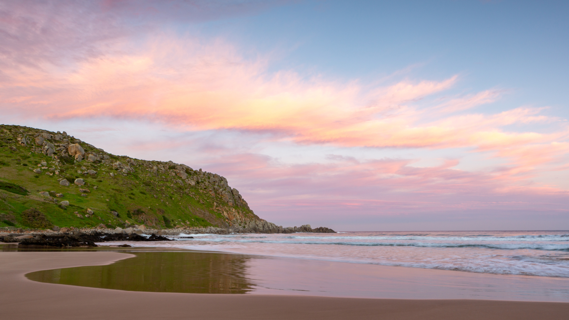 An image depicting the trail Victor Harbor Heritage Trail and its surrounding area.