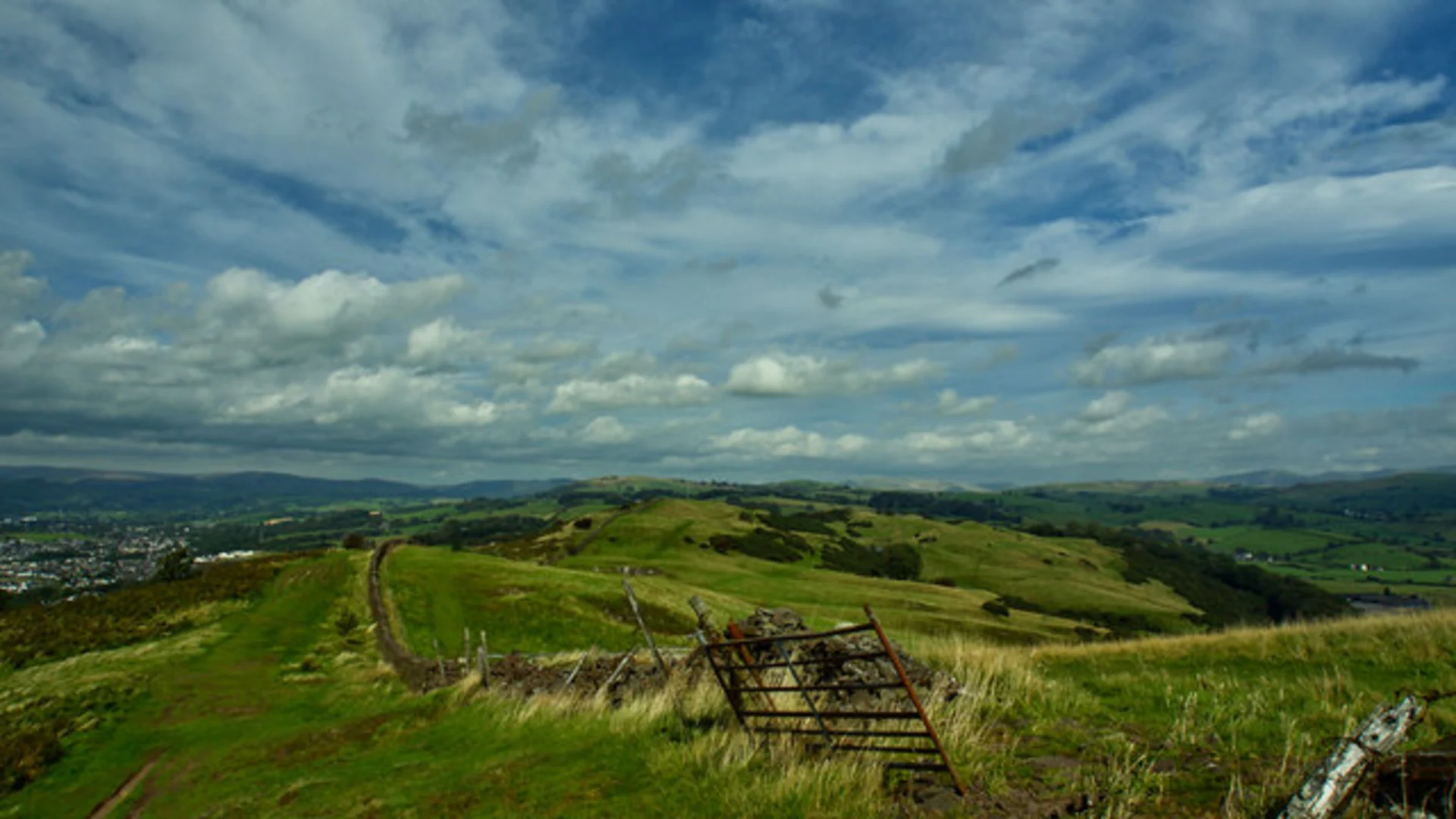 An image depicting the trail The Helm Loop and its surrounding area.