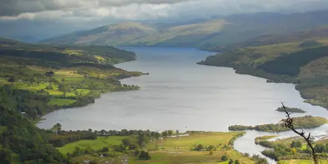 An image depicting the trail Loch Tay Walk and its surrounding area.