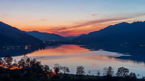 An image depicting the trail Großer Alpsee Loop via Jakobsweg Tirol and its surrounding area.