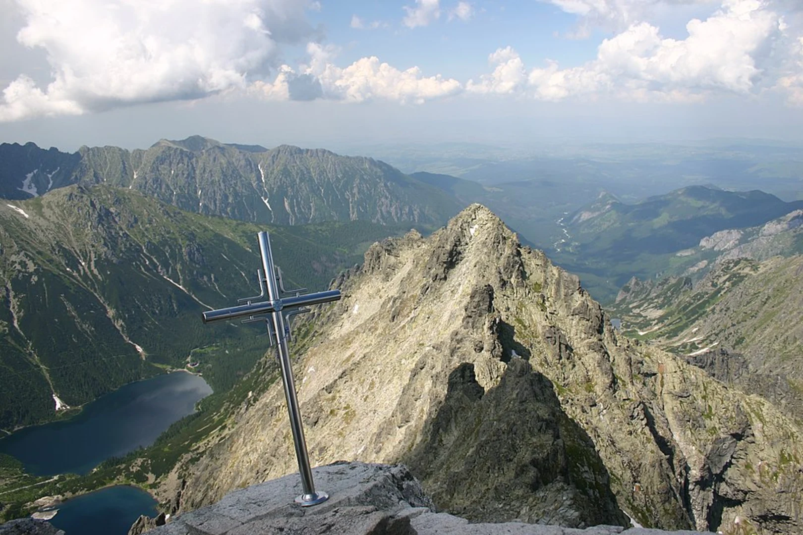 An image depicting the trail Morskie Oko lake and Rysy Peak and its surrounding area.