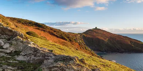 An image depicting the trail Rame Head Chapel and its surrounding area.