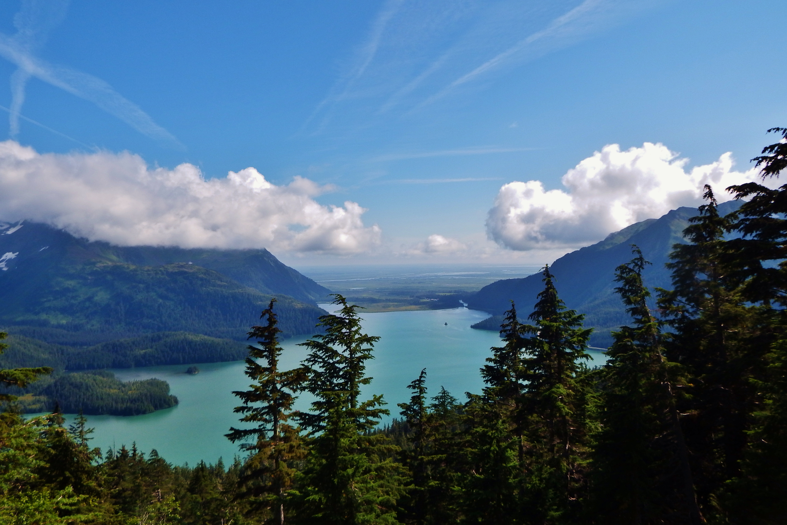 An image depicting the trail Crater Lake Trail and its surrounding area.