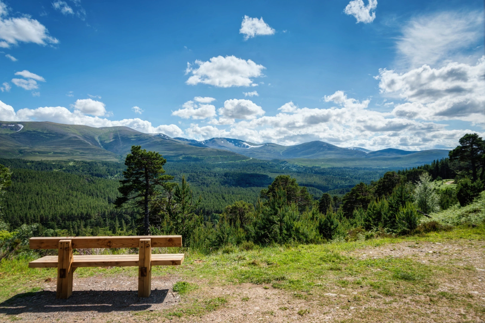 An image depicting the trail Meall a' Bhuachaille and its surrounding area.