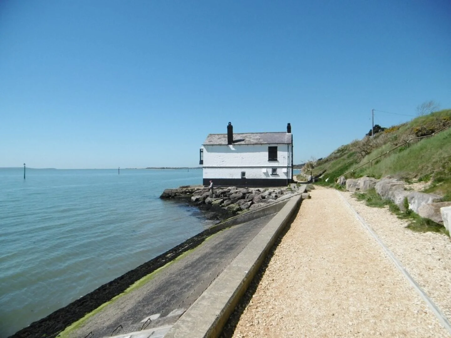 An image depicting the trail The Lepe Loop and its surrounding area.