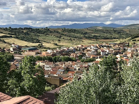 An image depicting the trail Ruta de Sierra de Castellar de los Bueyes and its surrounding area.