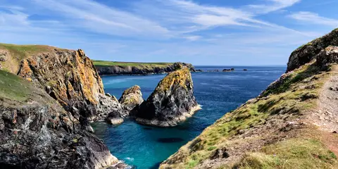 An image depicting the trail Kynance Cove Walk and its surrounding area.