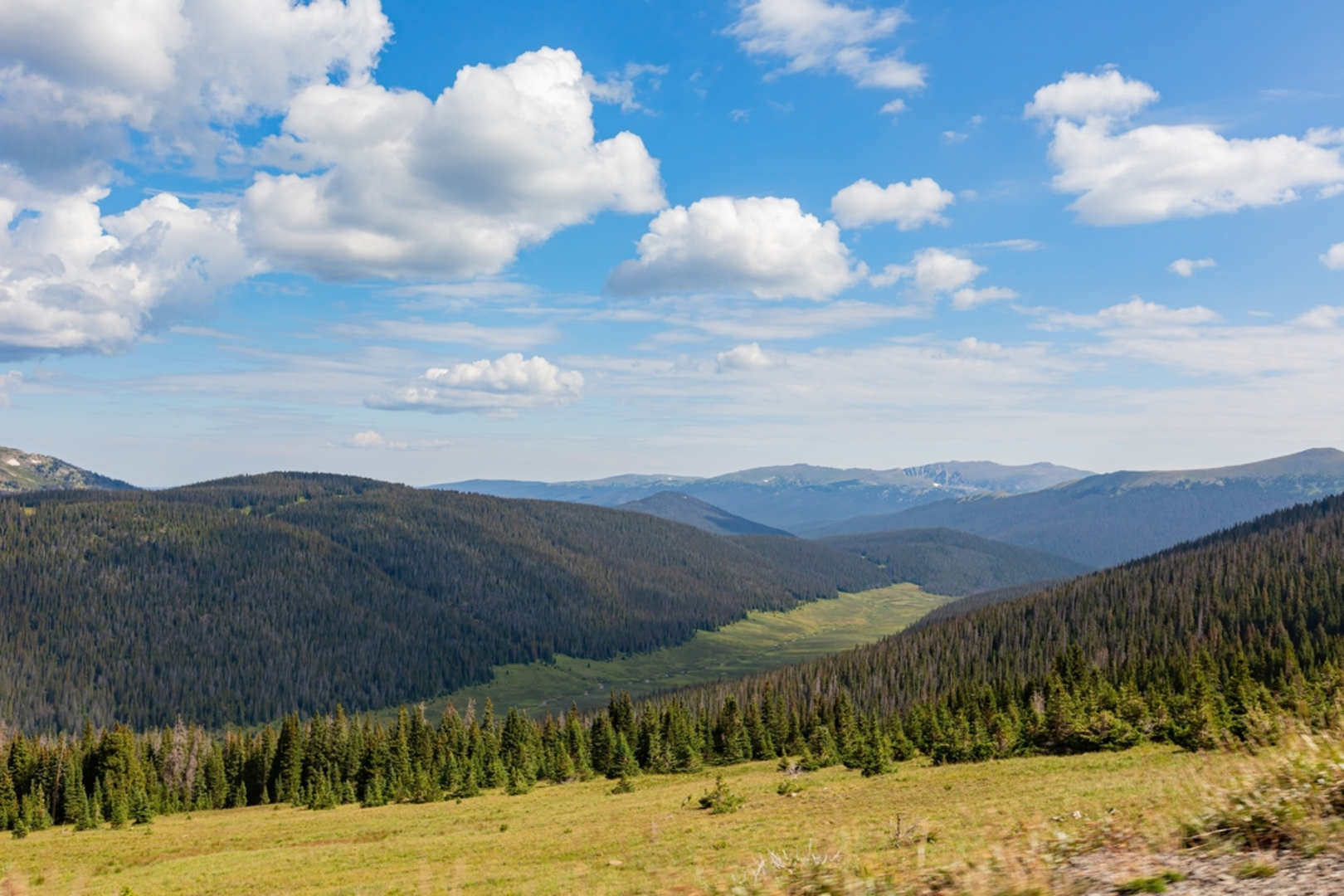 An image depicting the trail Alpine Ridge Trail and its surrounding area.
