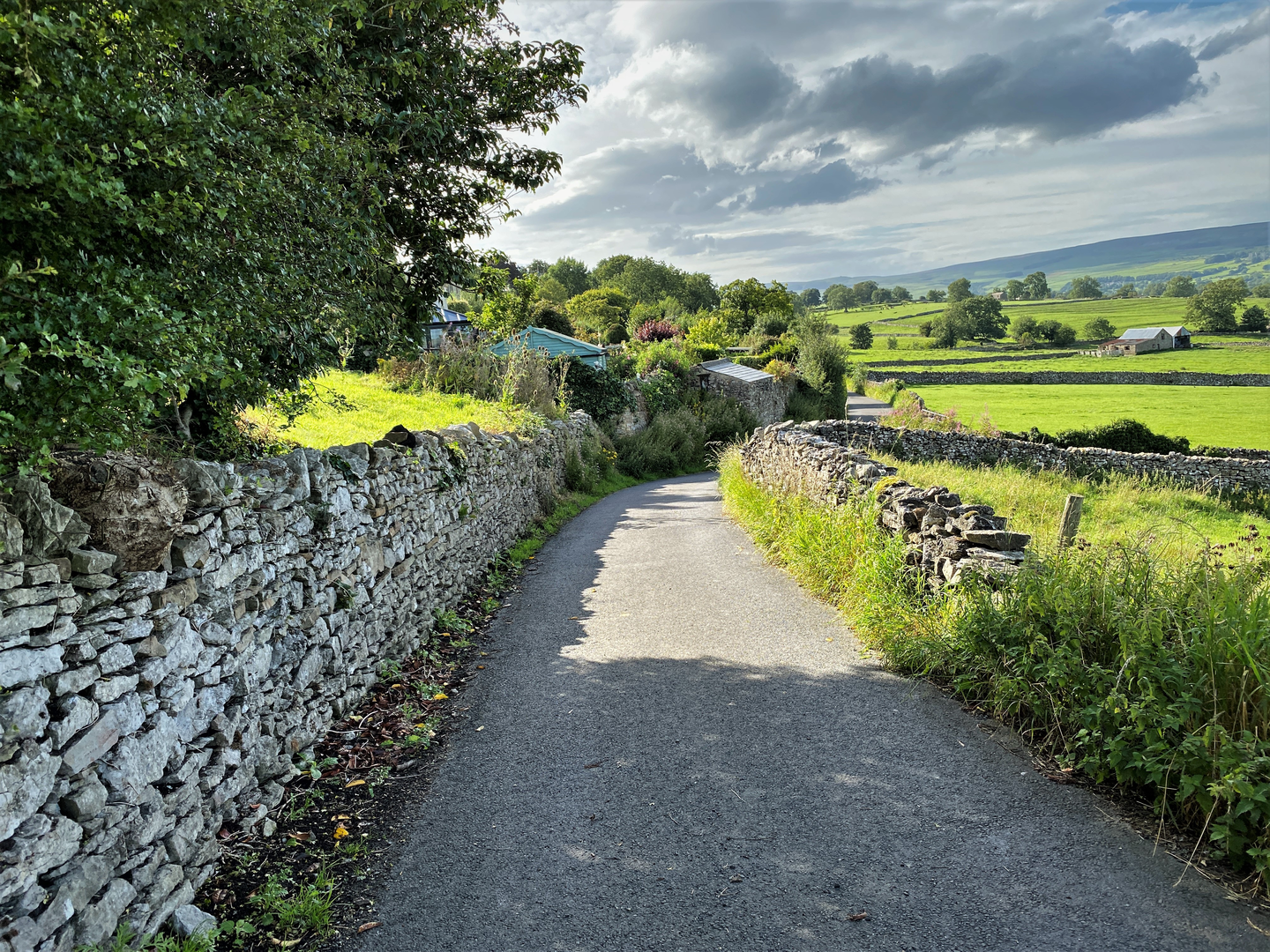 An image depicting the trail West Witton - Penhill - Templar's Chapel and Redmire Force and its surrounding area.