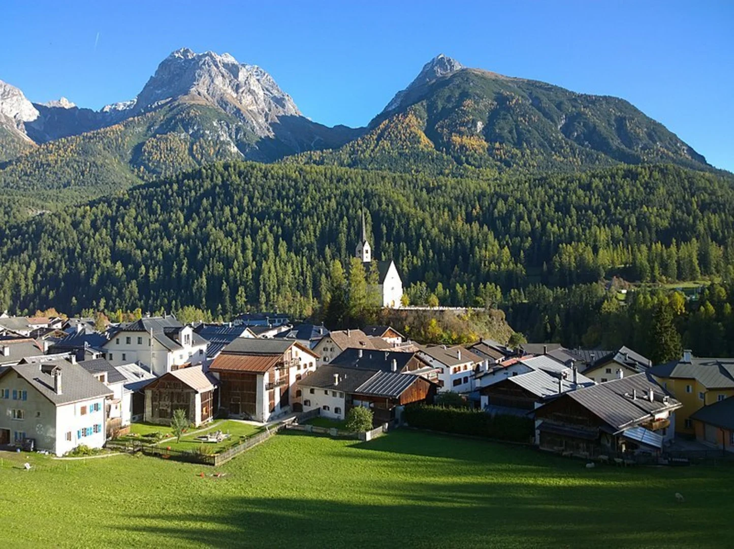 An image depicting the trail Guarda to Scuol and its surrounding area.