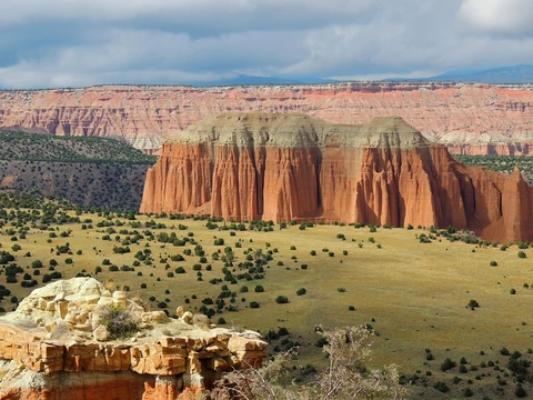 An image depicting the trail Upper Cathedral Valley Overlook Trail and its surrounding area.