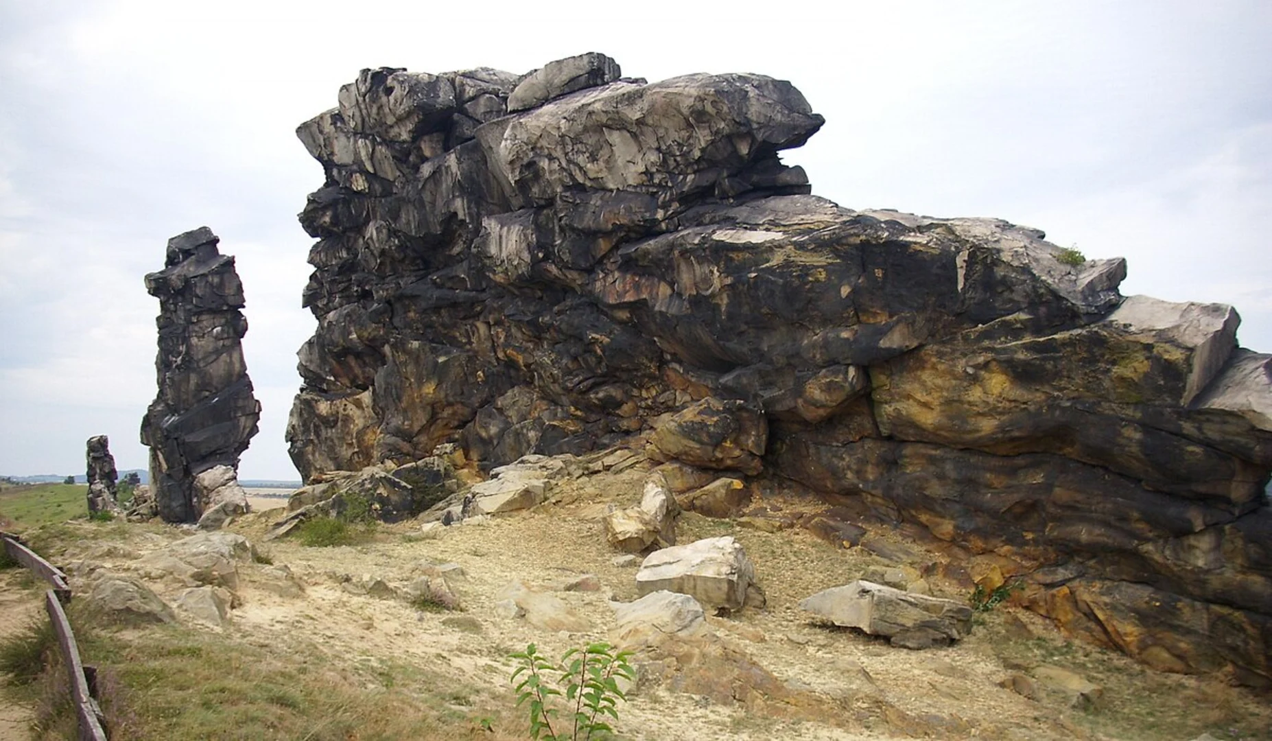 An image depicting the trail Teufelsmauer und Bode nordöstlich Thale Loop via Kloster Wendhusen and its surrounding area.