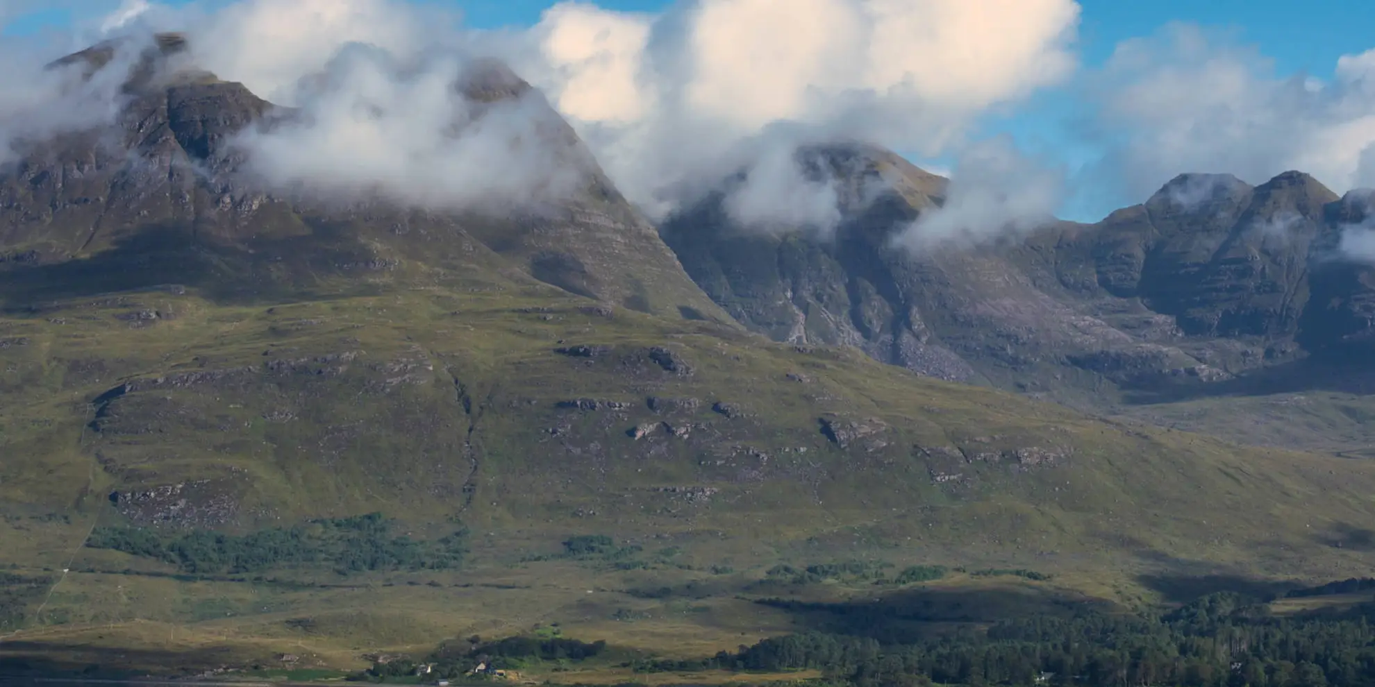 An image depicting the trail Beinn Alligin Walk and its surrounding area.