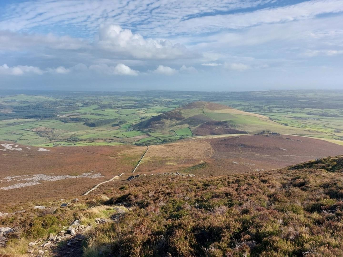 An image depicting the trail Yr Eifl Loop and its surrounding area.