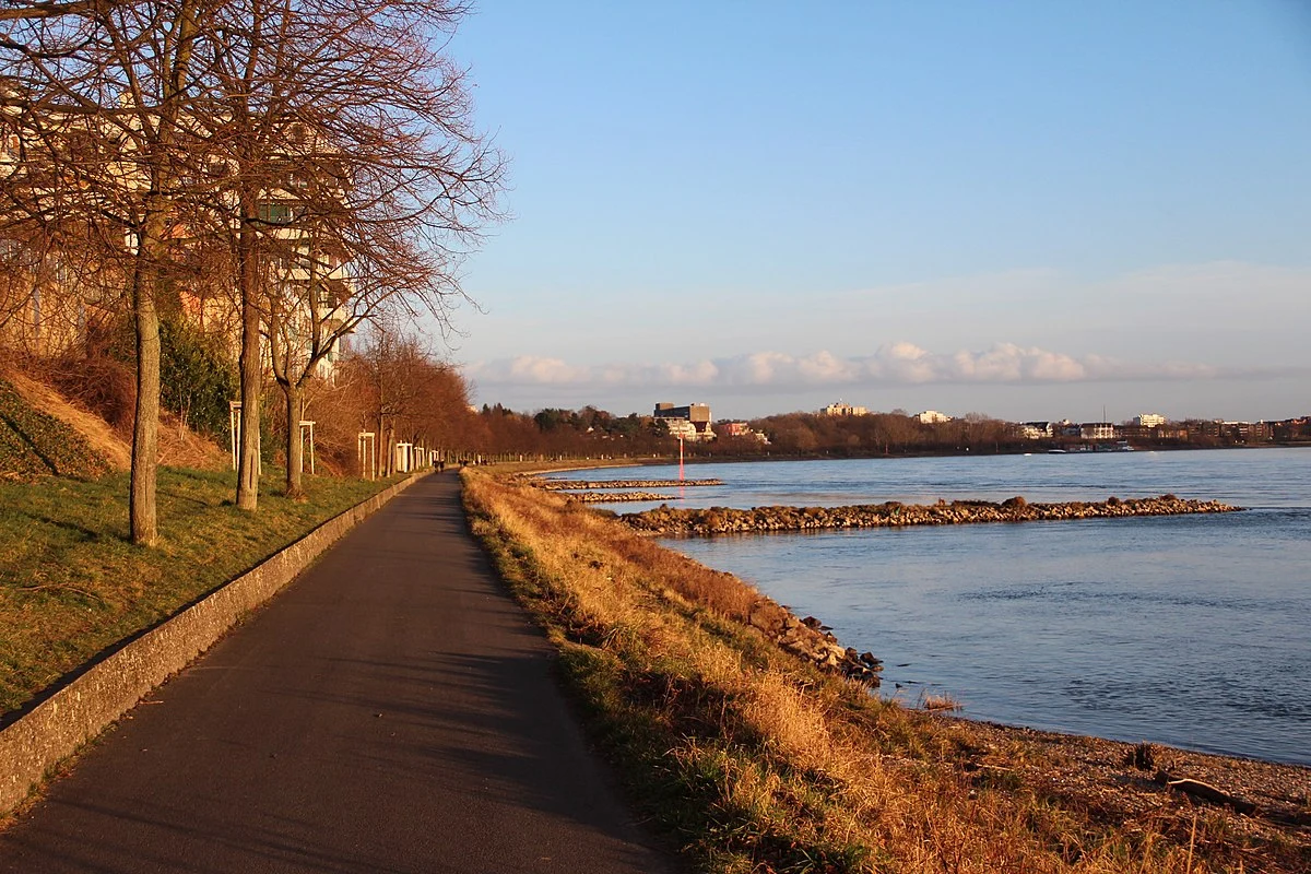 Heinrich-Lübke-Ufer to Siegfriedstraße via Kölnpfad