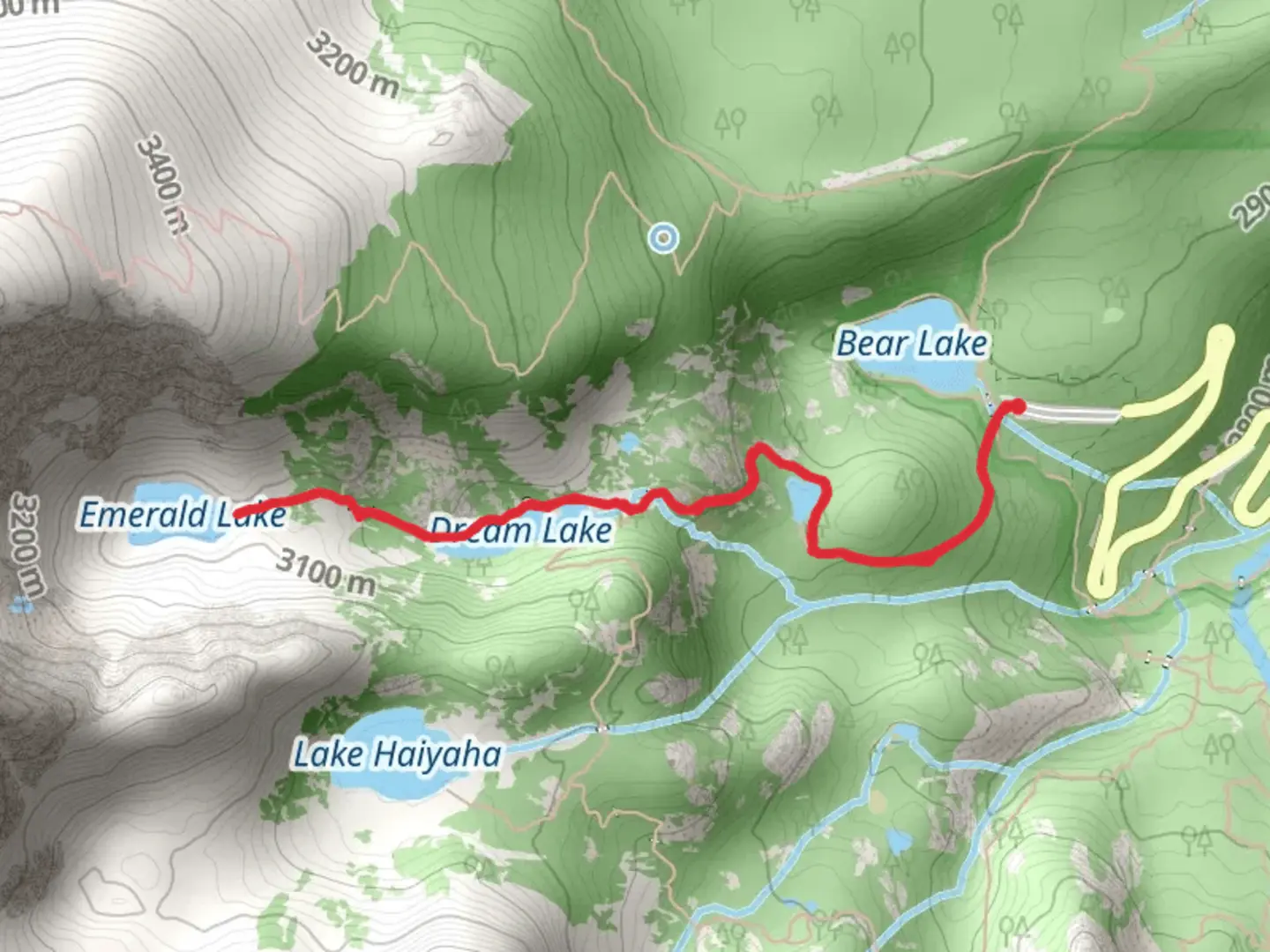 An image depicting the trail Dream Lake and Emerald Lake and its surrounding area.