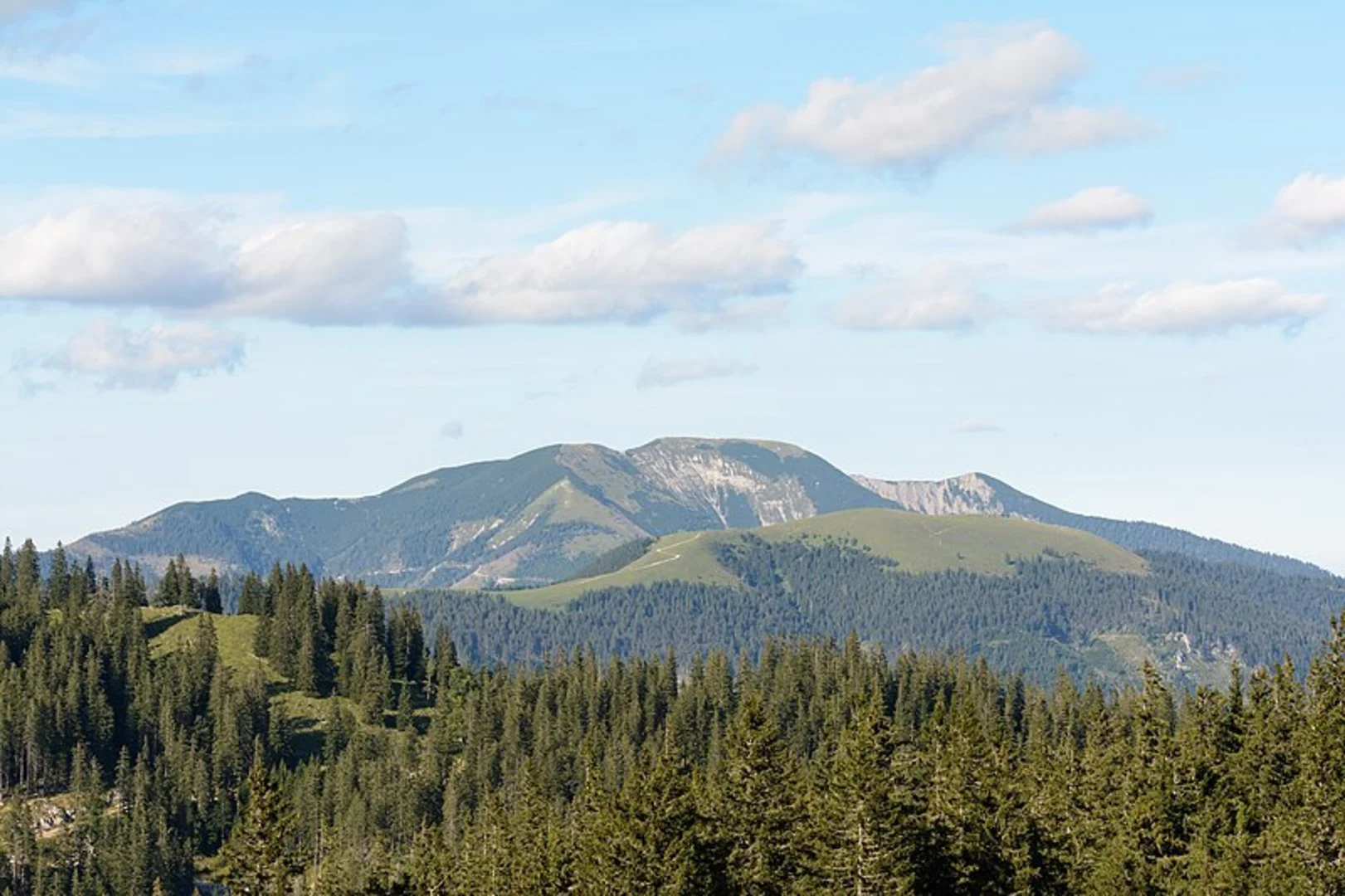 An image depicting the trail Niederalpl - Schöneben and its surrounding area.