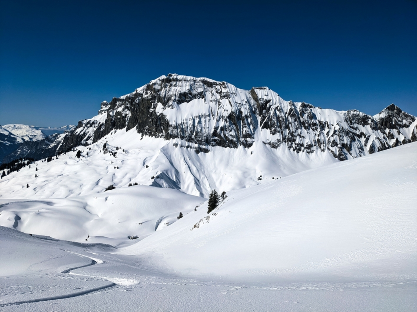 An image depicting the trail Pragelpass Loop Trail and its surrounding area.