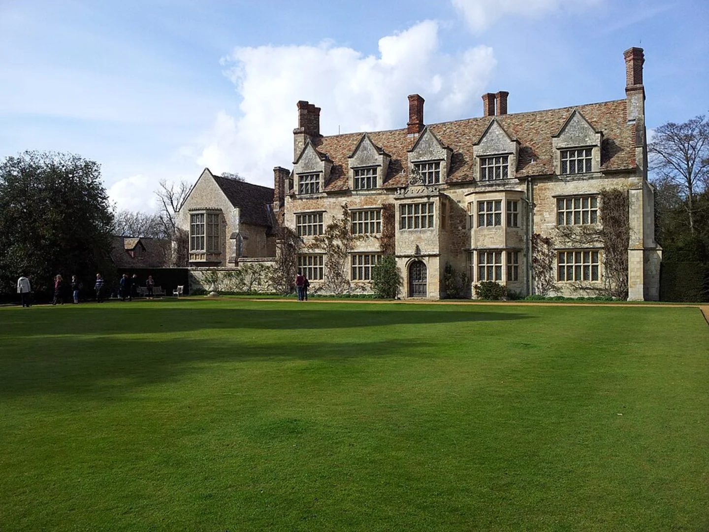 An image depicting the trail Stow cum Quy Fen and Anglesey Abbey Loop and its surrounding area.