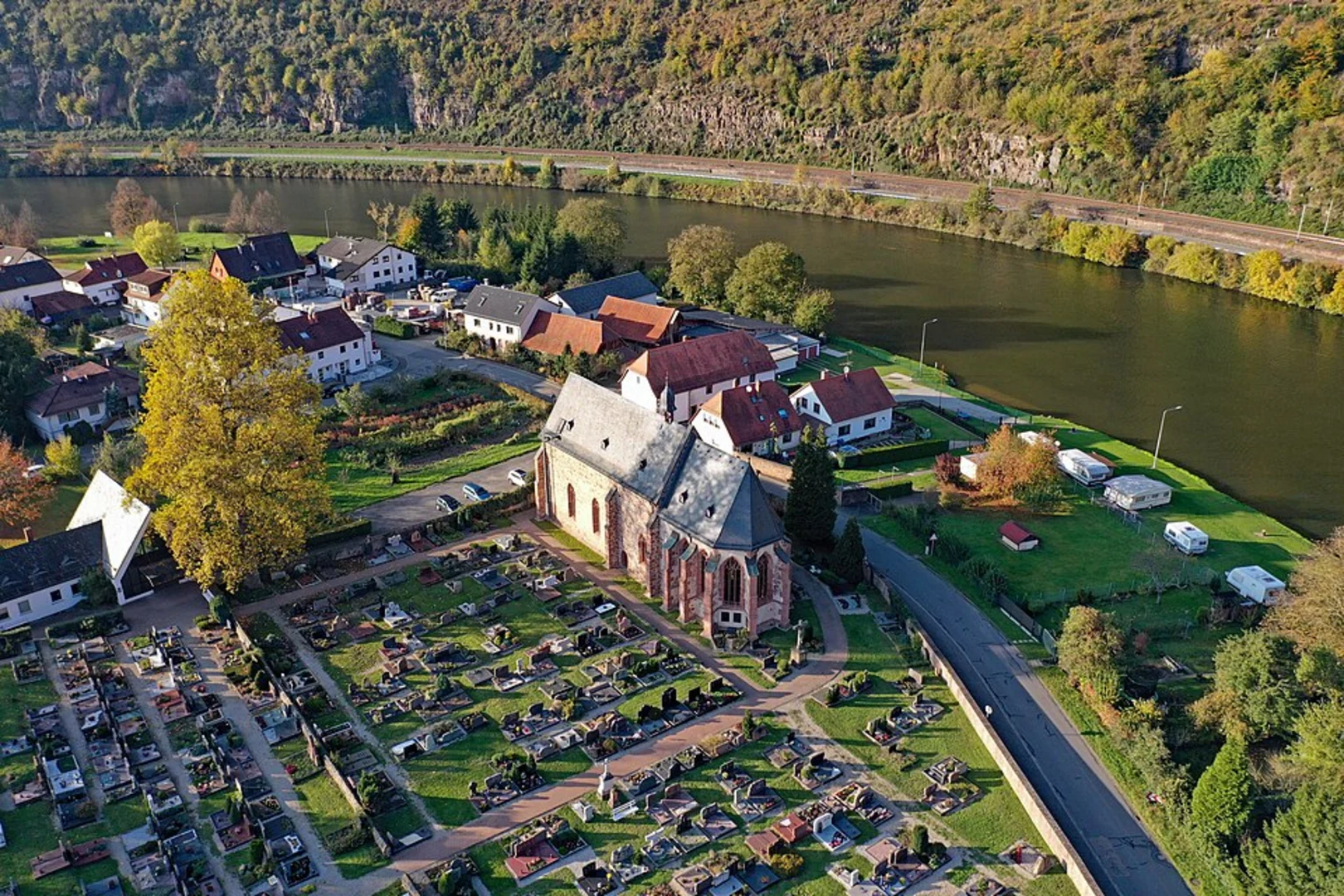 An image depicting the trail Neckar and Hungerberg and its surrounding area.