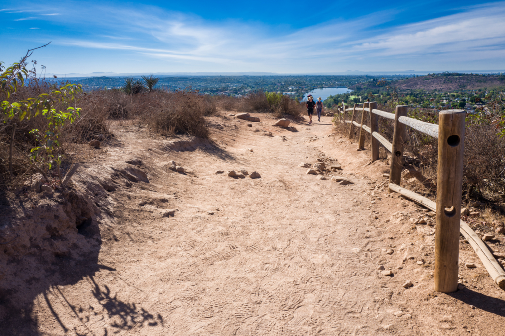 An image depicting the trail Cowles Mountain and its surrounding area.