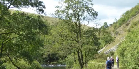 An image depicting the trail Wolfscote Dale from Alstonefield and its surrounding area.