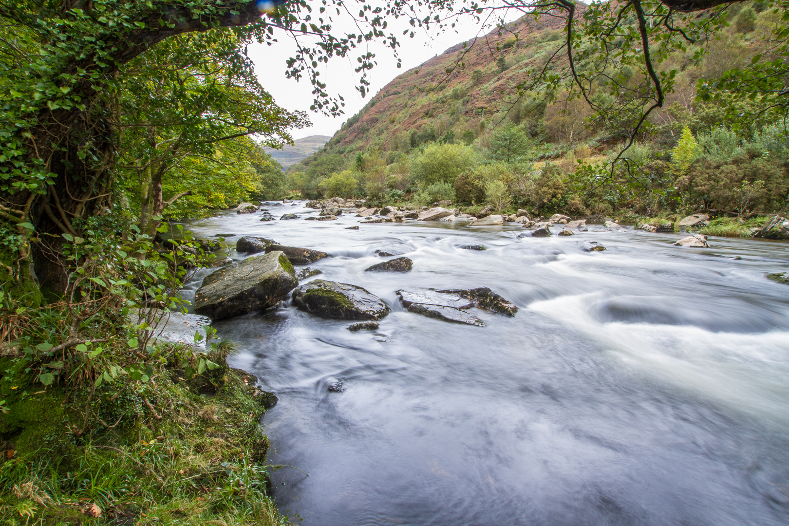 An image depicting the trail Aberglaslyn and Cwm Bychan from Beddgelert and its surrounding area.
