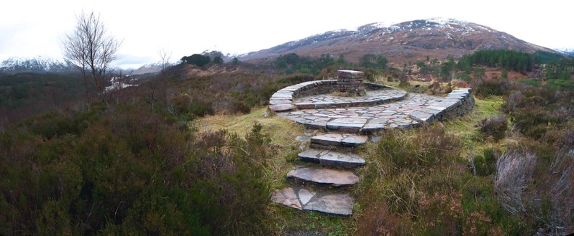 An image depicting the trail Seven Bridges Circular Walk and its surrounding area.