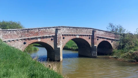 Lower Morgay Wood and Bodiam Castle Moat Loop