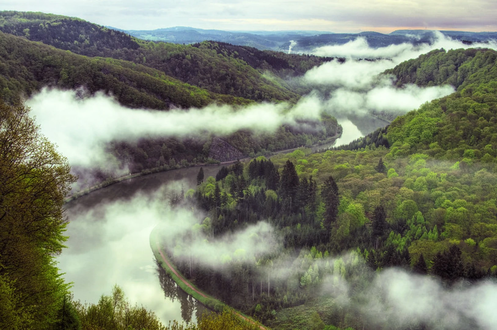 An image depicting the trail Burg Montclair, Saarschleife and River Saar Loop and its surrounding area.